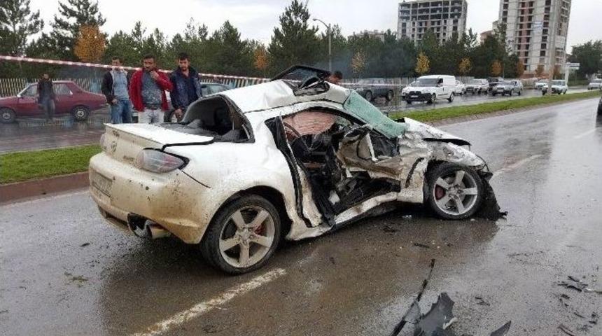 Sivas’ta Zincirleme Trafik Kazası: 2 Yaralı