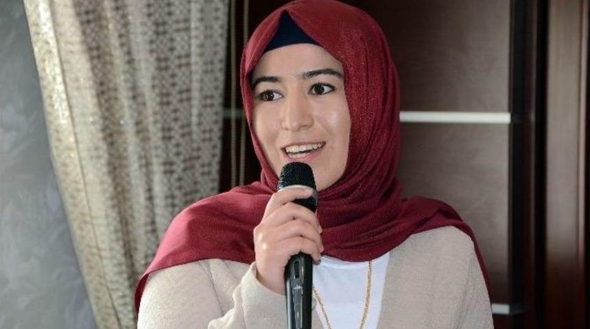 Bakan Eroğlu Memleketi Afyonkarahisar&rsquo;da Gen&ccedil;lerle Bir Araya Geldi