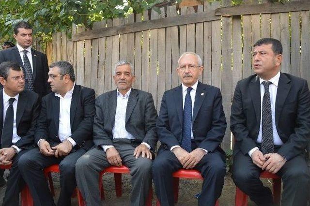 Kemal Kılı&ccedil;daroğlu Acılı Aileleri Ziyaret Etti 1