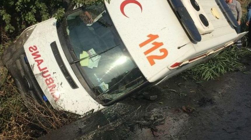Mardin&rsquo;den Diyarbakır&rsquo;a Hasta Getiren Ambulans Kaza Yaptı