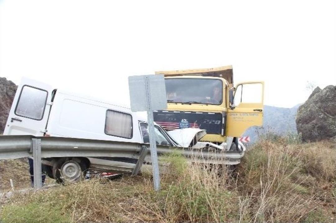 Osmancık&rsquo;ta Trafik Kazası: 2 Yaralı