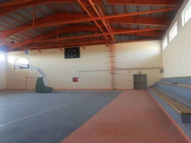 Altınova Spor Salonu’nun Geçici Kabulü Yapıldı