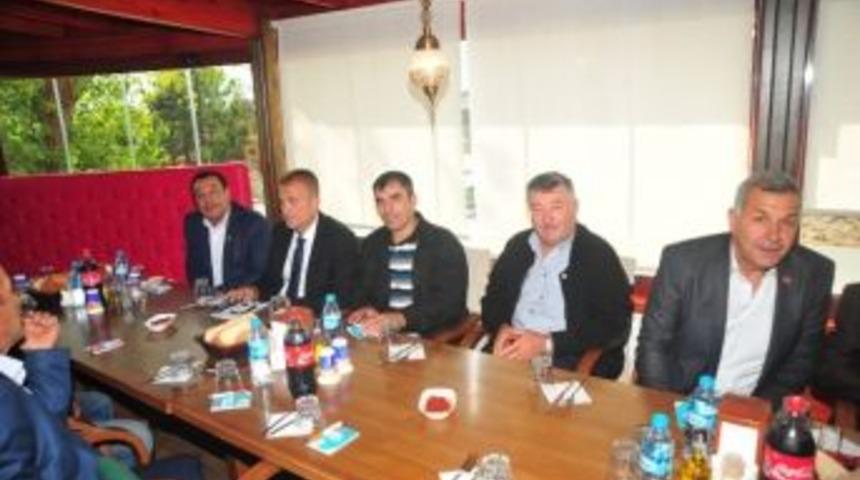 Ak Parti Muhtarlarla Buluştu
