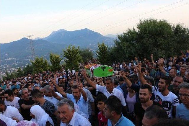 Ankara’daki Patlamada Ölen 2 Vatandaş Alanya’da Toprağa Verildi