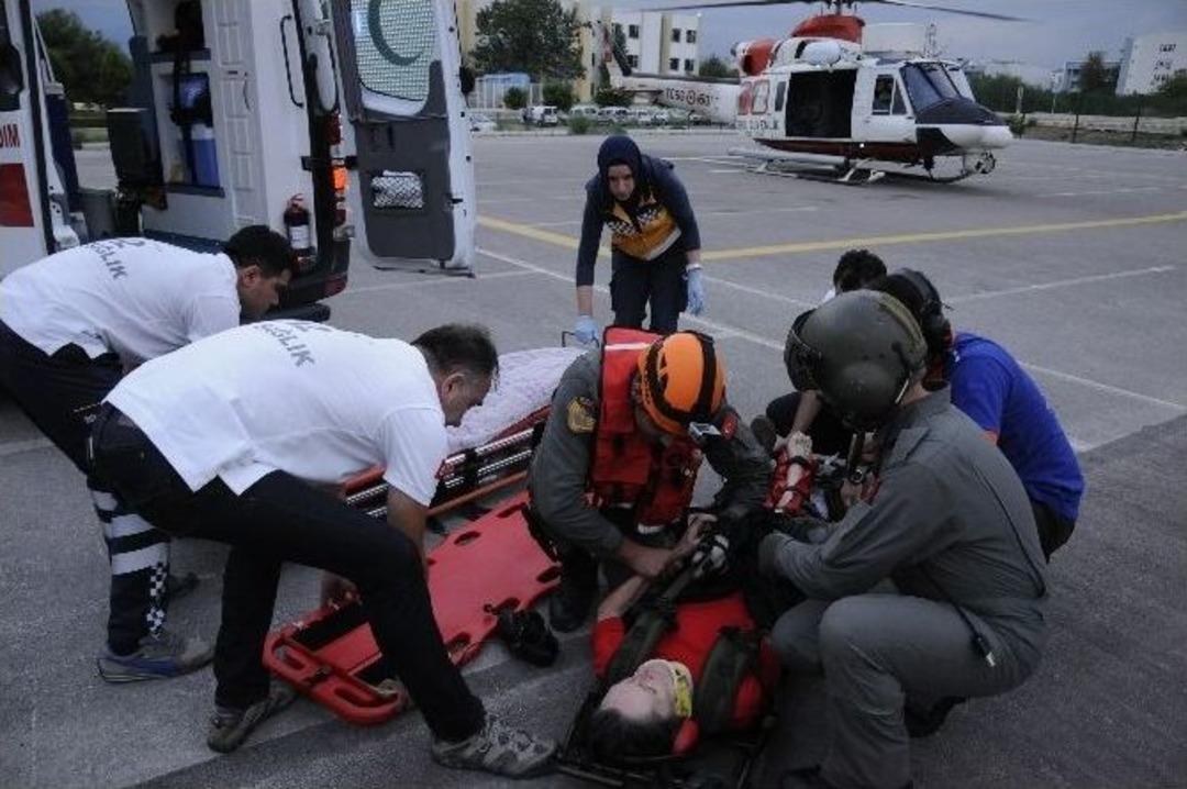 Alman Turisti Sarp Kayalıktan Sahil G&uuml;venlik Ekibi Kurtardı