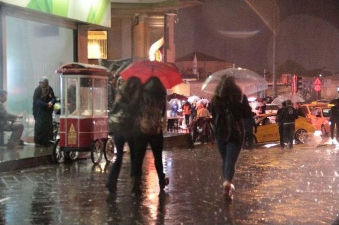İstanbul&rsquo;da Yağmur Etkili Oldu