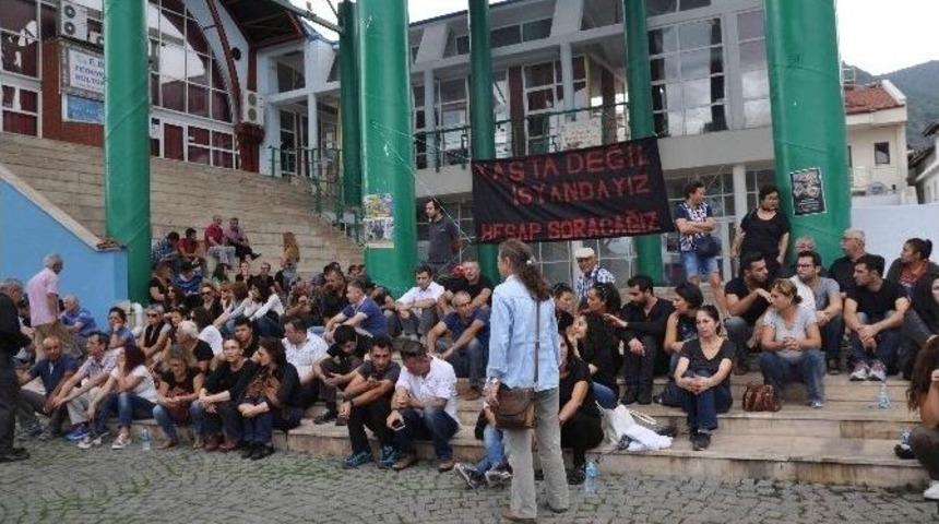 Ter&ouml;r&uuml; Kınayıp İş Bıraktılar