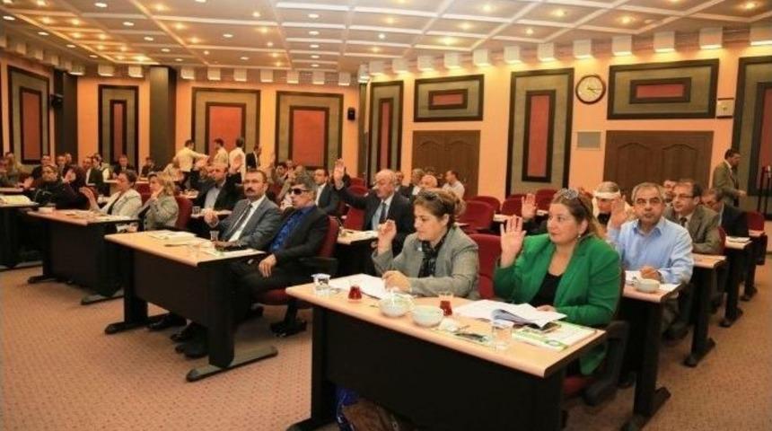 2016 B&uuml;t&ccedil;esi 300 Milyon Lira