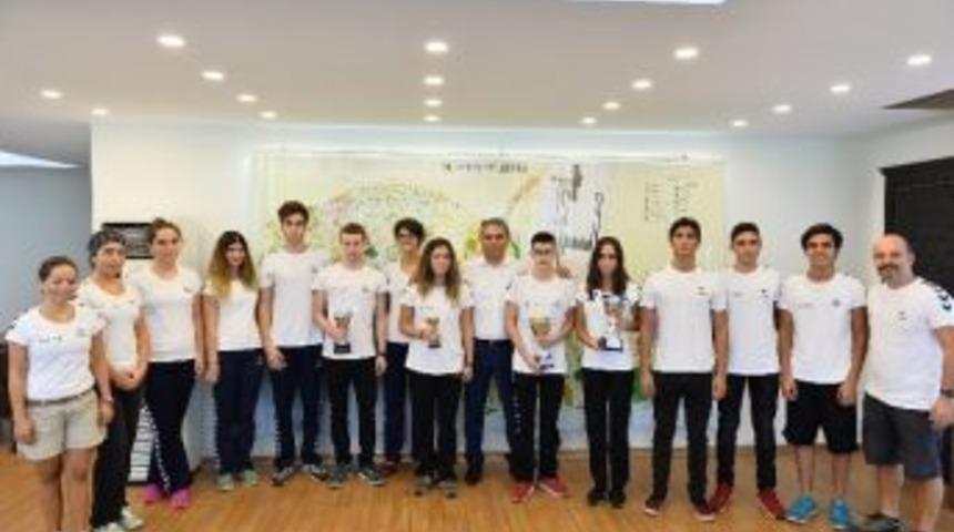 Başkan Uysal T&uuml;rkiye İkincisi Kula&ccedil;ları Kabul Etti