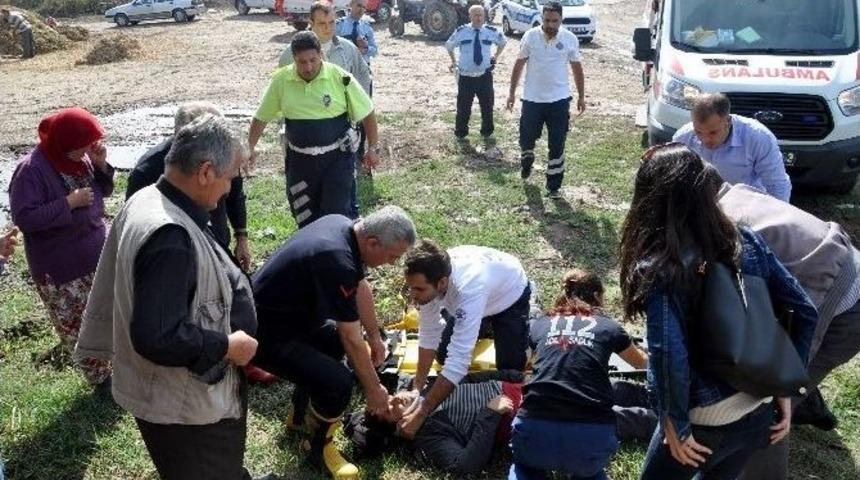 30 Dakika Ambulans Gelmeyince Polis Yoldan Ge&ccedil;en Başka Bir Ambulansı Durdurdu