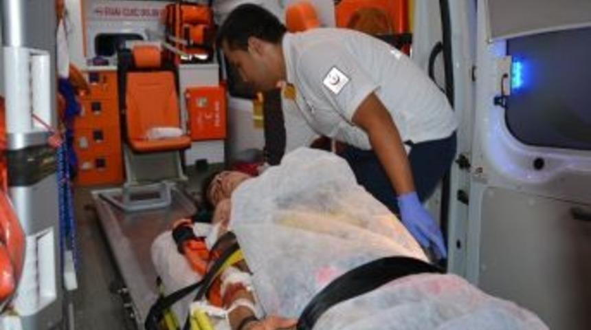 Otomobilin &Ccedil;arpıp Ka&ccedil;tığı &Ouml;ğrenci Ağır Yaralandı