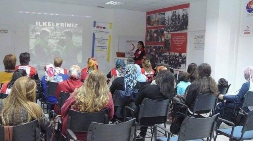 Kızılay Kadın Kolları Eğitim &Ccedil;alışması