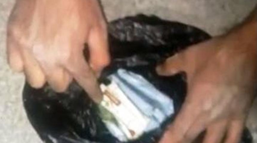 Otomobildeki Esrar Partisine Polis Baskını