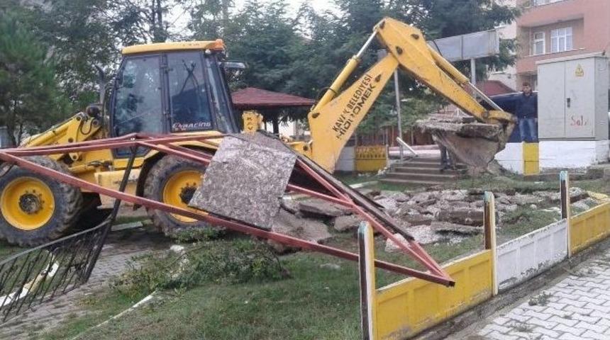 Bah&ccedil;elievler Parkı&rsquo;nda &Ccedil;alışmalar Başladı