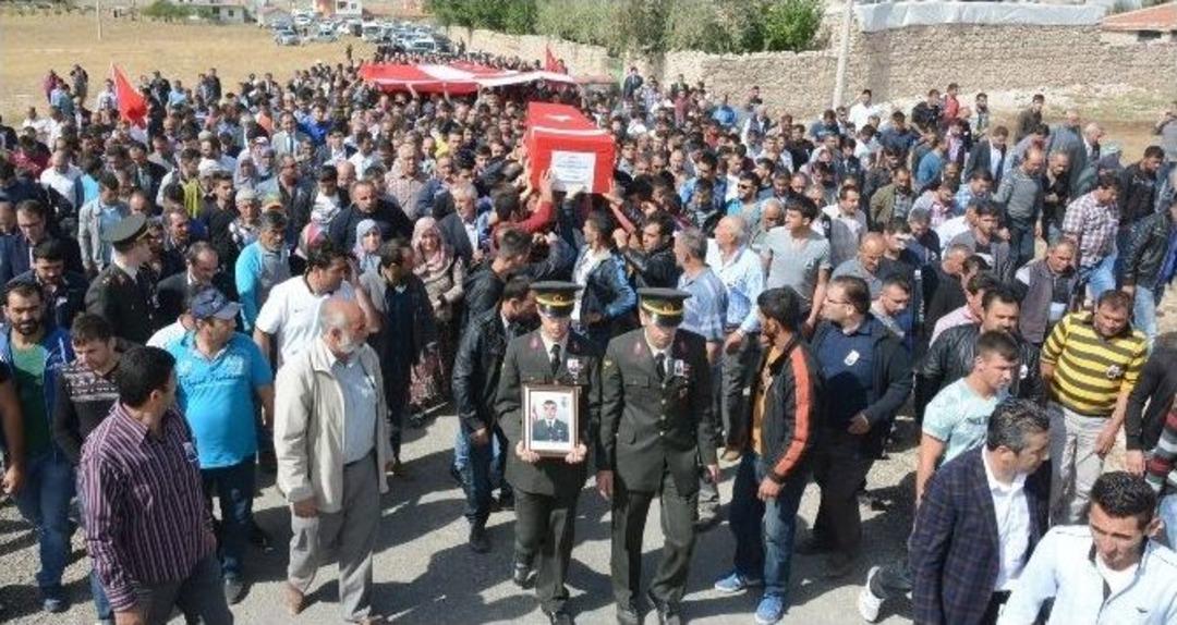 Aksaray Şehidine Ağladı