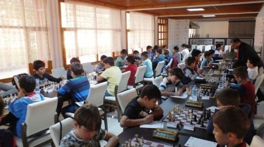 K&uuml;&ccedil;&uuml;kler Satran&ccedil; Niğde Şampiyonları Belli Oldu