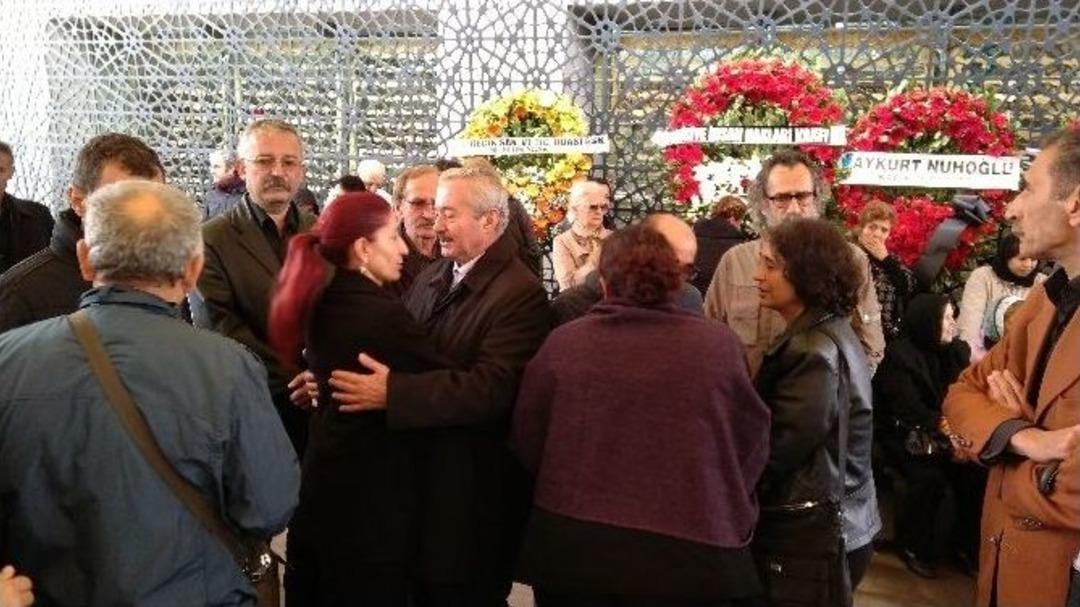 G&uuml;lşen &Uuml;lker Birdal Kadınların Omuzunda Son Yolculuğuna Uğurlandı