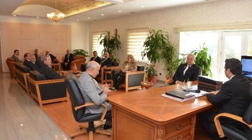 Vali D&uuml;zg&uuml;n Gazileri Makamında Ağırladı