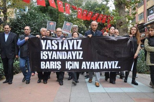 Ankara’da Hayatını Kaybedenler Karanfillerle Anıldı