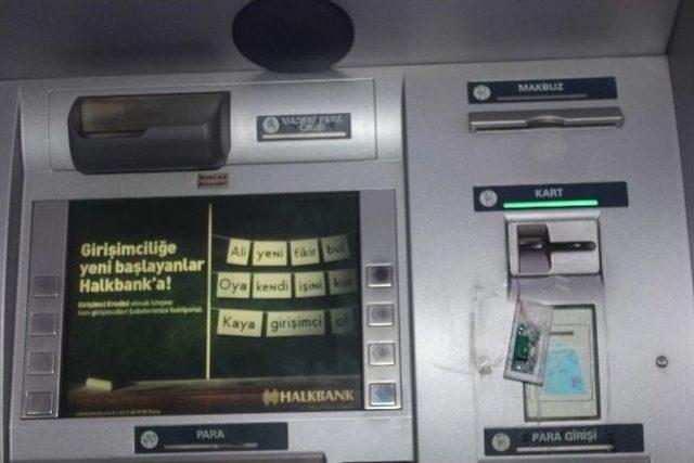 Atm’ye Kurulan Düzenek Son Anda Fark Edildi