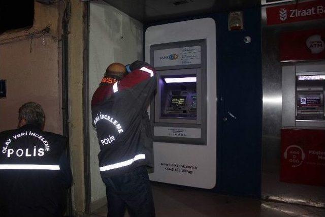 Atm’ye Kurulan Düzenek Son Anda Fark Edildi