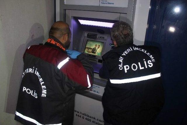 Atm’ye Kurulan Düzenek Son Anda Fark Edildi