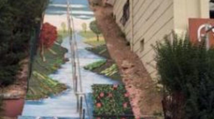 Ke&ccedil;i&ouml;ren&rsquo;de Sanat Eseri Merdivenler