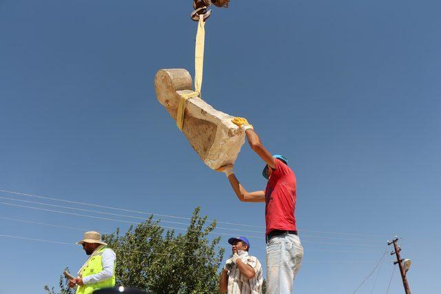 Hasankeyf teki tarihi minarenin taşları, puzzle par&ccedil;ası gibi s&ouml;k&uuml;l&uuml;yor 3
