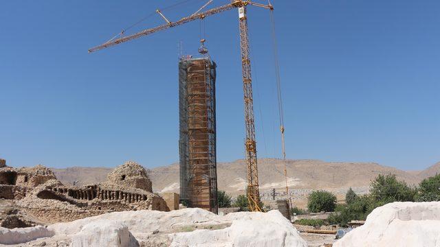 Hasankeyf'teki tarihi minarenin taşları, puzzle parçası gibi sökülüyor