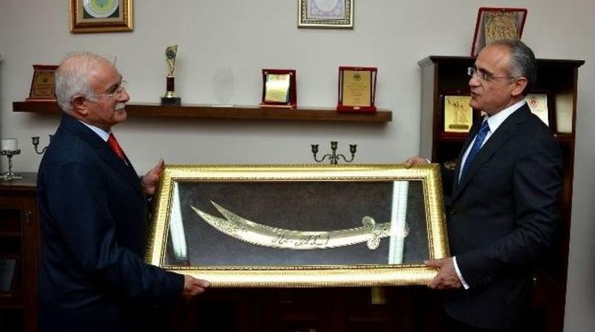 Bakan Top&ccedil;u&rsquo;dan Cem Vakfına Ziyaret