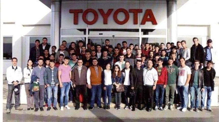 Geleceğin Sanayicileri Toyota Fabrikasını İnceledi