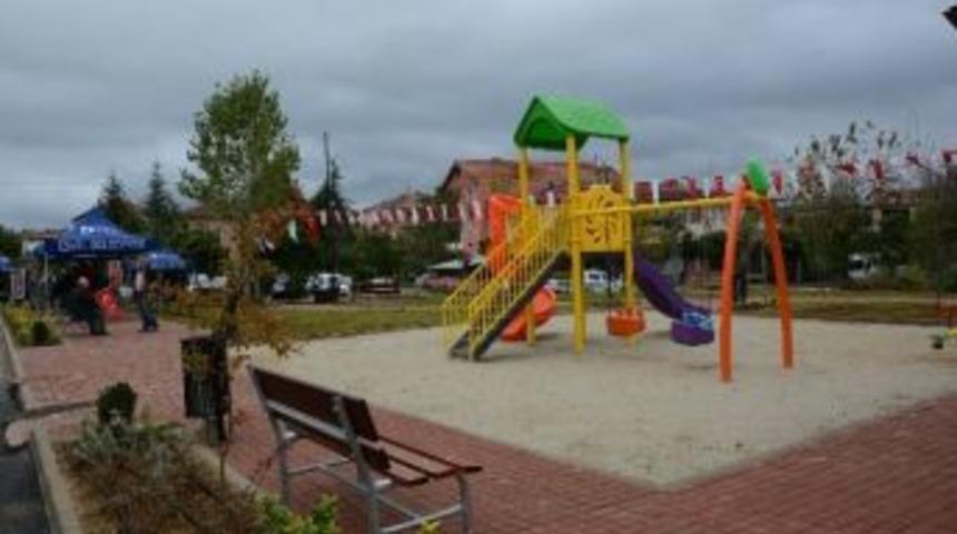 İzmit Yeşilova Mahallesi Dağ &Ccedil;i&ccedil;eği Parkı A&ccedil;ıldı