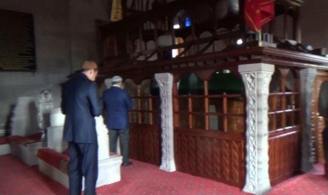 Eski Bakan Akdağ Harakani T&uuml;rbesini Ziyaret Etti