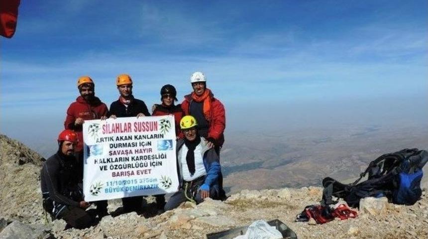 Demirkazık Zirvesinden Barışa Haykırış
