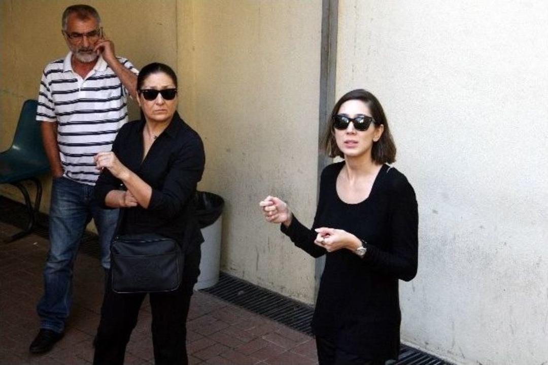 &Uuml;nl&uuml; Manken Babasının Cenazesini G&ouml;zyaşları Arasında Adli Tıp Morgundan Aldı