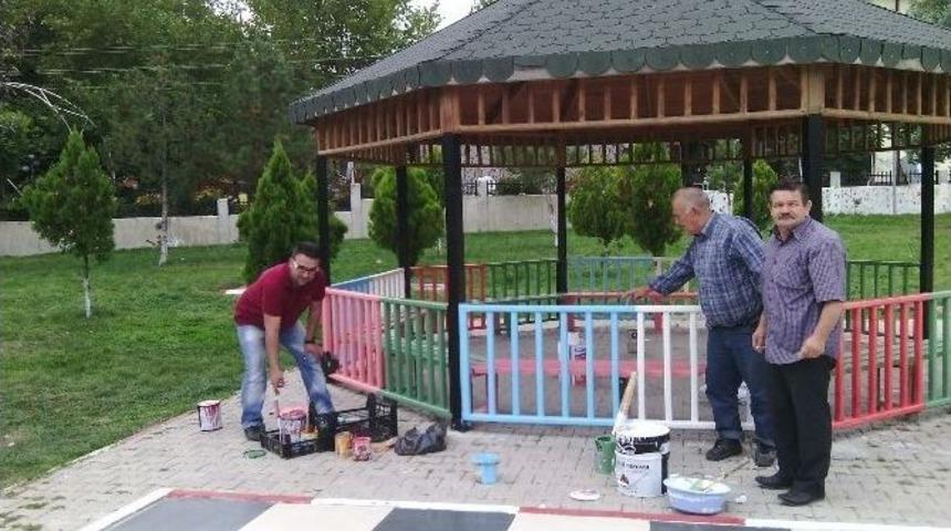 Derek&ouml;y Ortaokulunda &Ccedil;evre D&uuml;zenlemesi