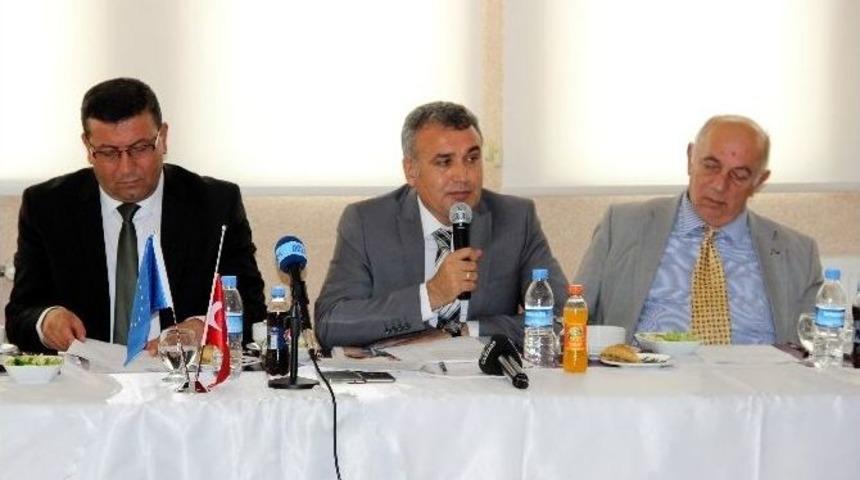 Uğur &Uuml;nalan: T&uuml;rkiye&rsquo;de Kayıt Dışı İstihdam Oranı Y&uuml;zde 32