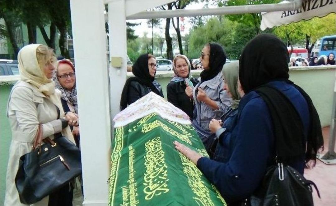 İstanbul&rsquo;da V&uuml;cudu Yanmış Halde Hastaneye Başvuran Kadın Yaşam Savaşını Kaybetti