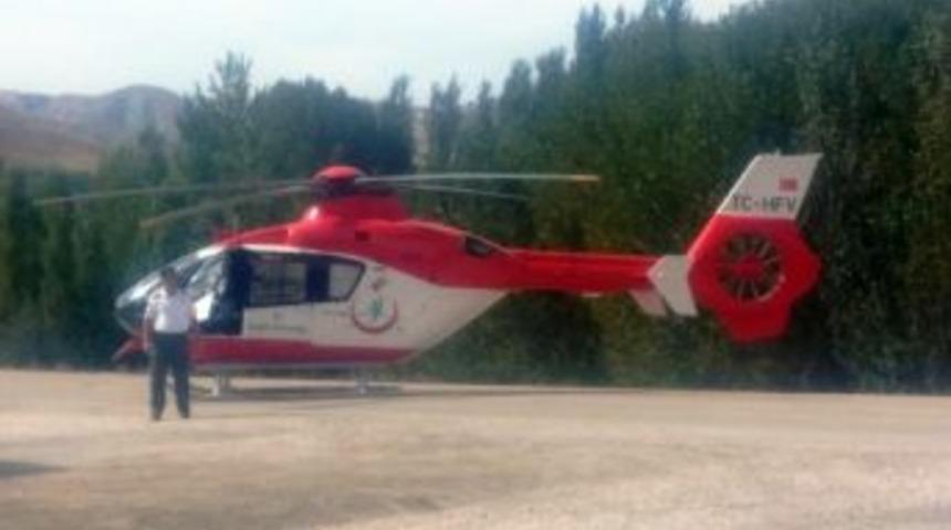Ceviz Ağacından D&uuml;şen Yaralı Hava Ambulansıyla Sevk Edildi