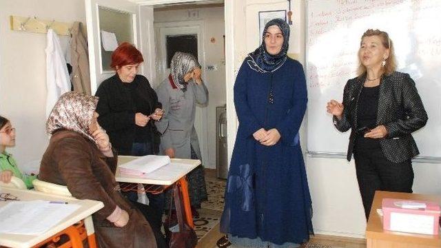 Kur’an Kursunda Kadınlara Meme Kanserini Anlattı