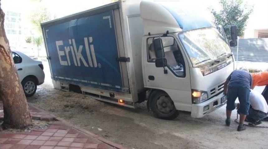 Altyapı &Ccedil;alışmaları Tehlike Sa&ccedil;ıyor