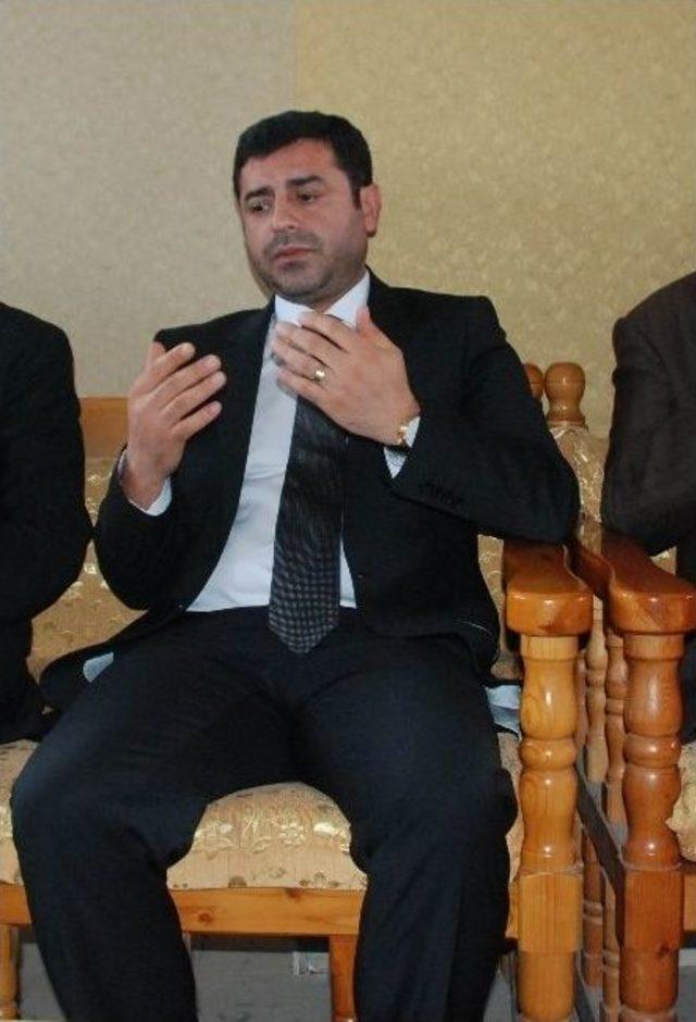 Hdp Eş Genel Başkanı Selahattin Demirtaş: