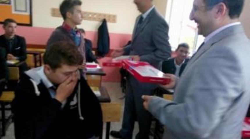 Gemerek&rsquo;te &Ouml;ğrencilere Tablet Dağıtıldı