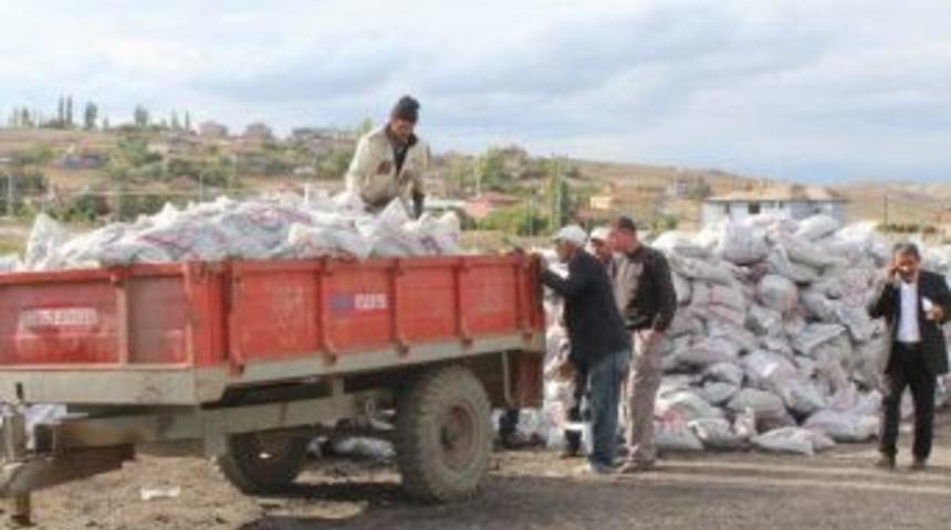 Gemerek&rsquo;te Bin Aileye K&ouml;m&uuml;r Yardımı Yapıldı