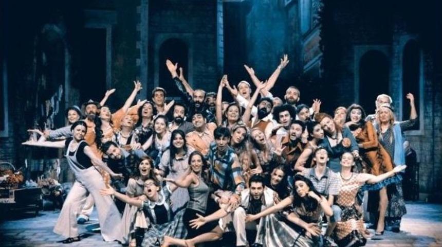 "bana Mastika&rsquo;yı &Ccedil;alsana" Oyununa B&uuml;y&uuml;k İlgi