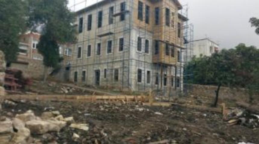 Sağralar Konağı Restorasyonu S&uuml;r&uuml;yor