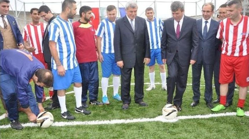 Büyükşehir Kandıra Cezaevine Halı Saha Yaptı