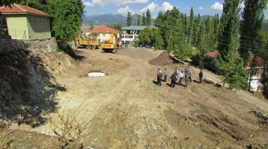 Seydikemer&rsquo;de Muhtar Ve Belediye El Ele Verip D&uuml;ğ&uuml;n Salonu Yapılıyor