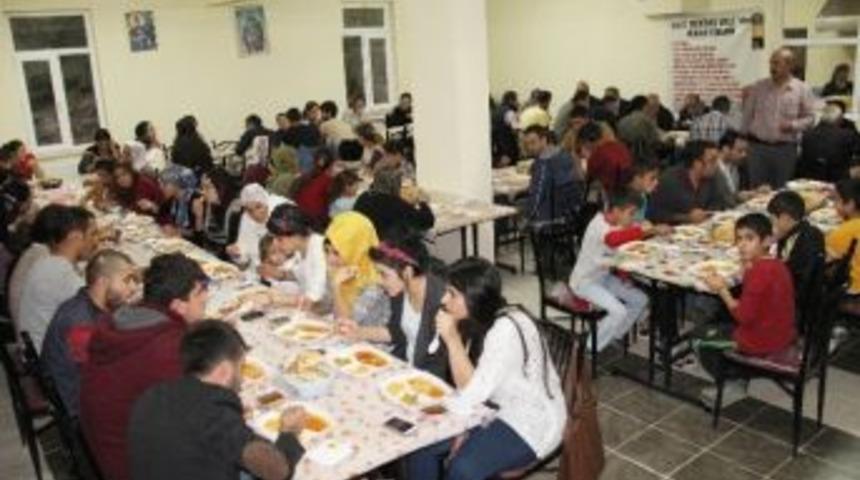 &Ccedil;emişgezek&rsquo;te Muharrem İftarı