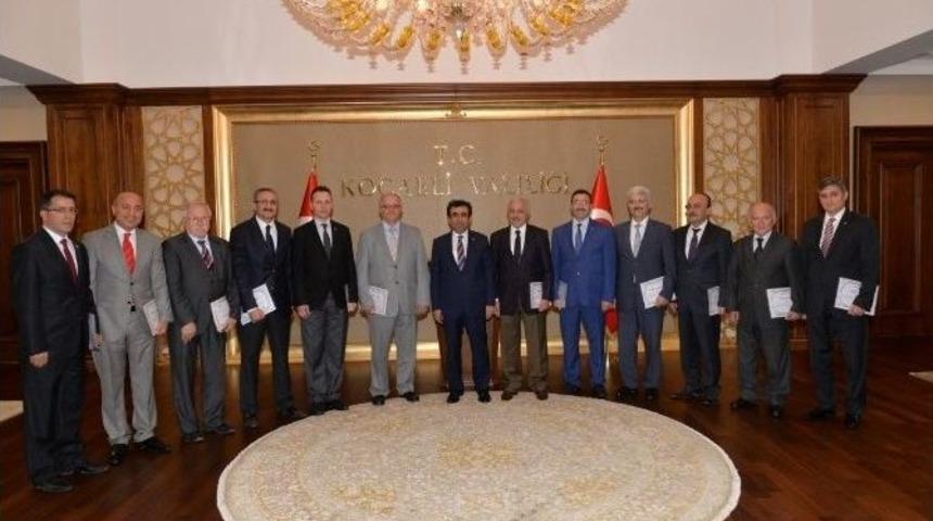 Vali G&uuml;zeloğlu, Başarılı Birim M&uuml;d&uuml;rlerine Belge Verdi